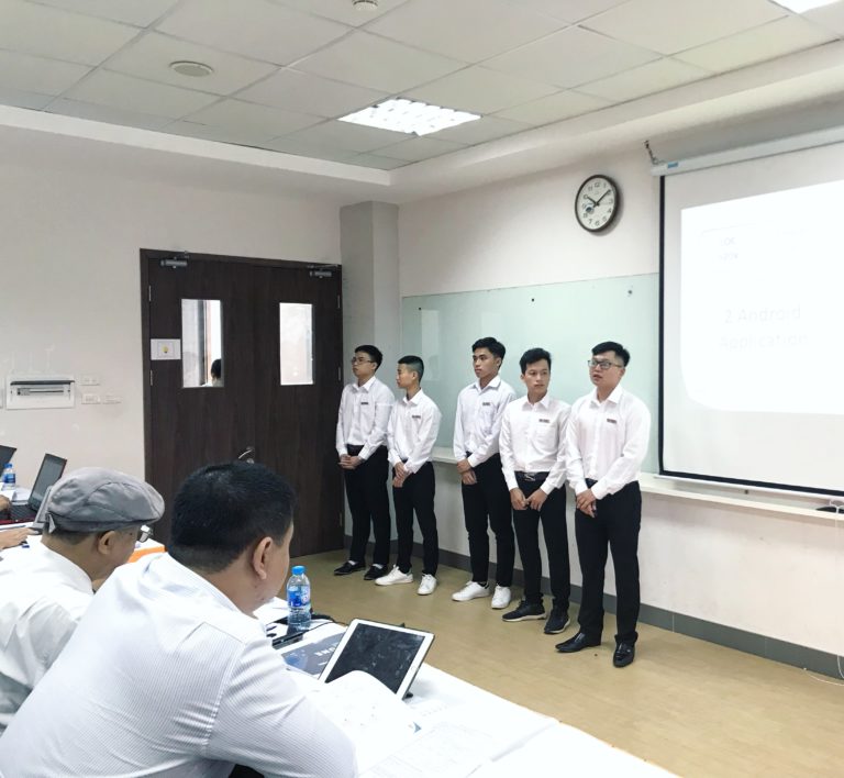 Sinh viên Kỹ thuật phần mềm bảo vệ đồ án tốt nghiệp học kỳ Summer 2018