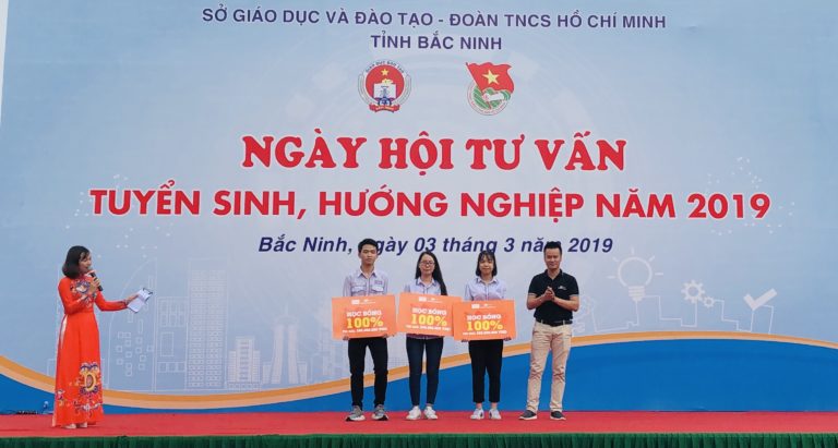 Đại Học FPT trao tặng 3 suất học bổng toàn phần cho học sinh THPT Chuyên Bắc Ninh