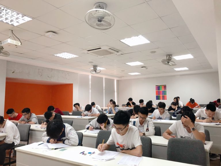 Hàng ngàn thí sinh nô nức tham gia kỳ thi sơ tuyển Đại Học FPT tháng 5/2019