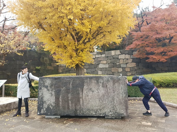 Hình 4 Hoàng thành Tokyo - nơi các bạn thực hiện thử thách chơi “chi chi chành chành” với người nước ngoài