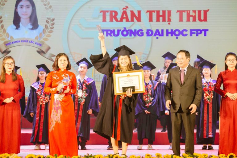 Nữ sinh ĐH FPT lọt TOP 88 thủ khoa xuất sắc tốt nghiệp các trường đại học, học viện TP.HN 2020