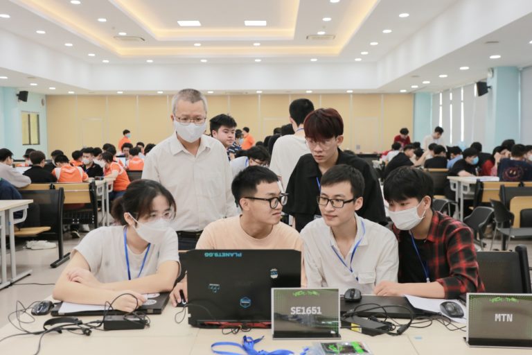 Hơn 500 thí sinh tham gia Vòng Sơ loại FPT Edu Hackathon 2022