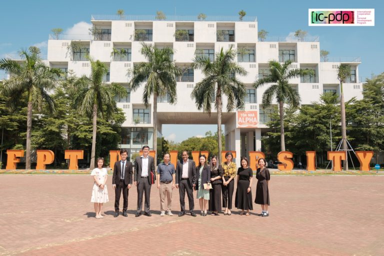 Đại sứ Singapore tại Việt Nam thăm FPT Edu campus Hòa Lạc