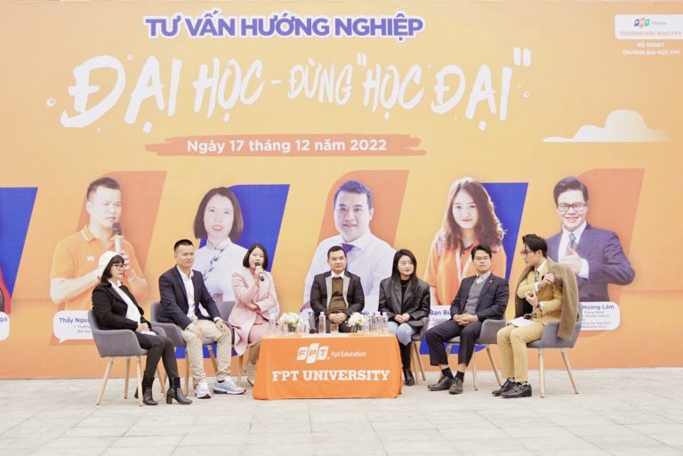 Đại học FPT Hà Nội mang sắc cam đến THPT Sơn Tây cùng talkshow Tư vấn hướng nghiệp: Đại học đừng 