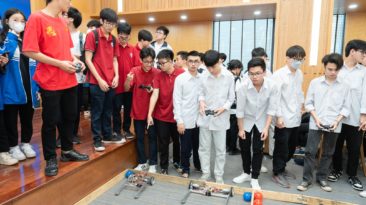 Lắp ráp robot thần tốc, học sinh 63 trường THPT thi đấu cực “sung” tại hội thảo VRC 2023