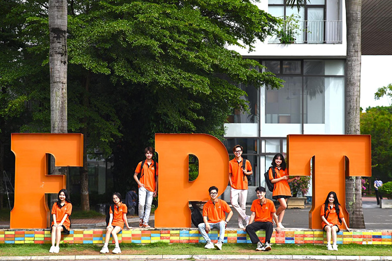 Học phí đại học FPT Hà Nội năm 2023 là 28.700.000 VNĐ/học kỳ chuyên ngành
