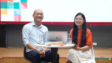 Nhà báo Phan Đăng chia sẻ kỹ năng lắng nghe và giải quyết vấn đề tại Tuần lễ định hướng dành cho K19