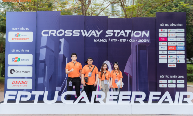 HÀNG NGHÌN SINH VIÊN ĐẠI HỌC FPT TÌM KIẾM CƠ HỘI VIỆC LÀM TẠI FPTU CAREER FAIR 2024