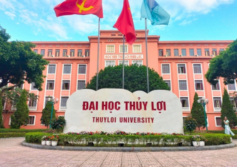 Sinh viên ngành công nghệ ô tô tại Đại học Thuỷ Lợi không chỉ học các kiến thức chuyên ngành ô tô mà còn phát triển các kỹ năng mềm nhằm đáp ứng nhu cầu của tuyển dụng của doanh nghiệp. 