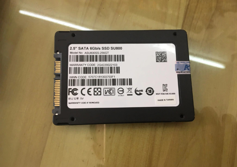 Nên chọn laptop có trang bị ổ cứng SSD từ 256GB trở lên hoặc HHD 500 GB để đảm bảo laptop của bạn đủ dung lượng để lưu trữ. 