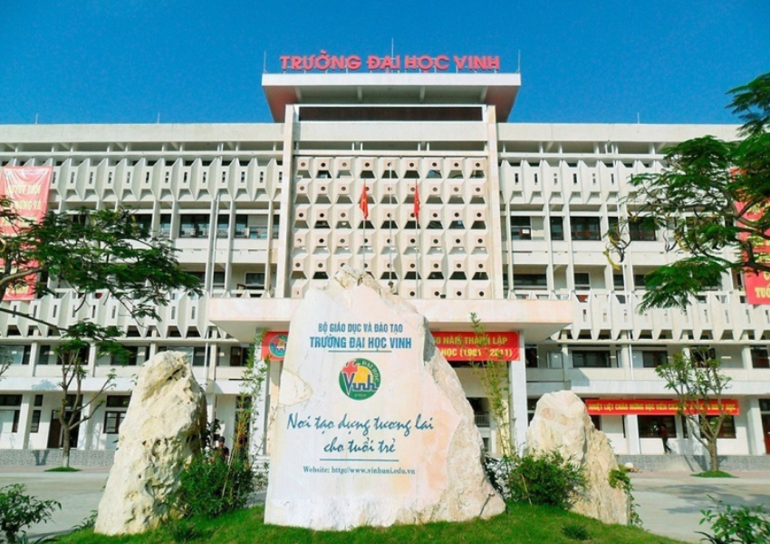 Đại học Vinh xét tuyển học bạ theo từng ngành và xét tuyển từ cao xuống thấp cho đến hết chỉ tiêu.